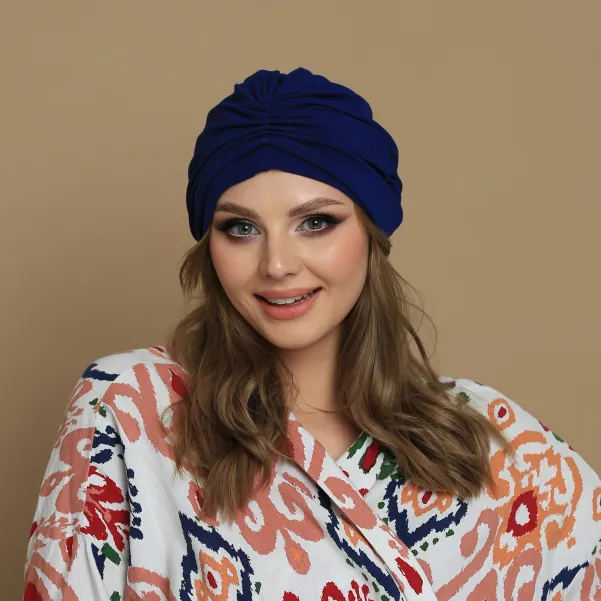 Granatowa czapka turban damski.