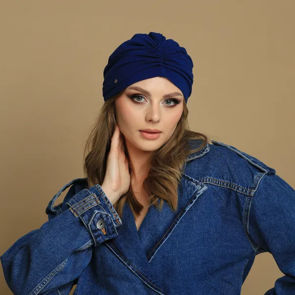 Granatowa czapka turban damski.
