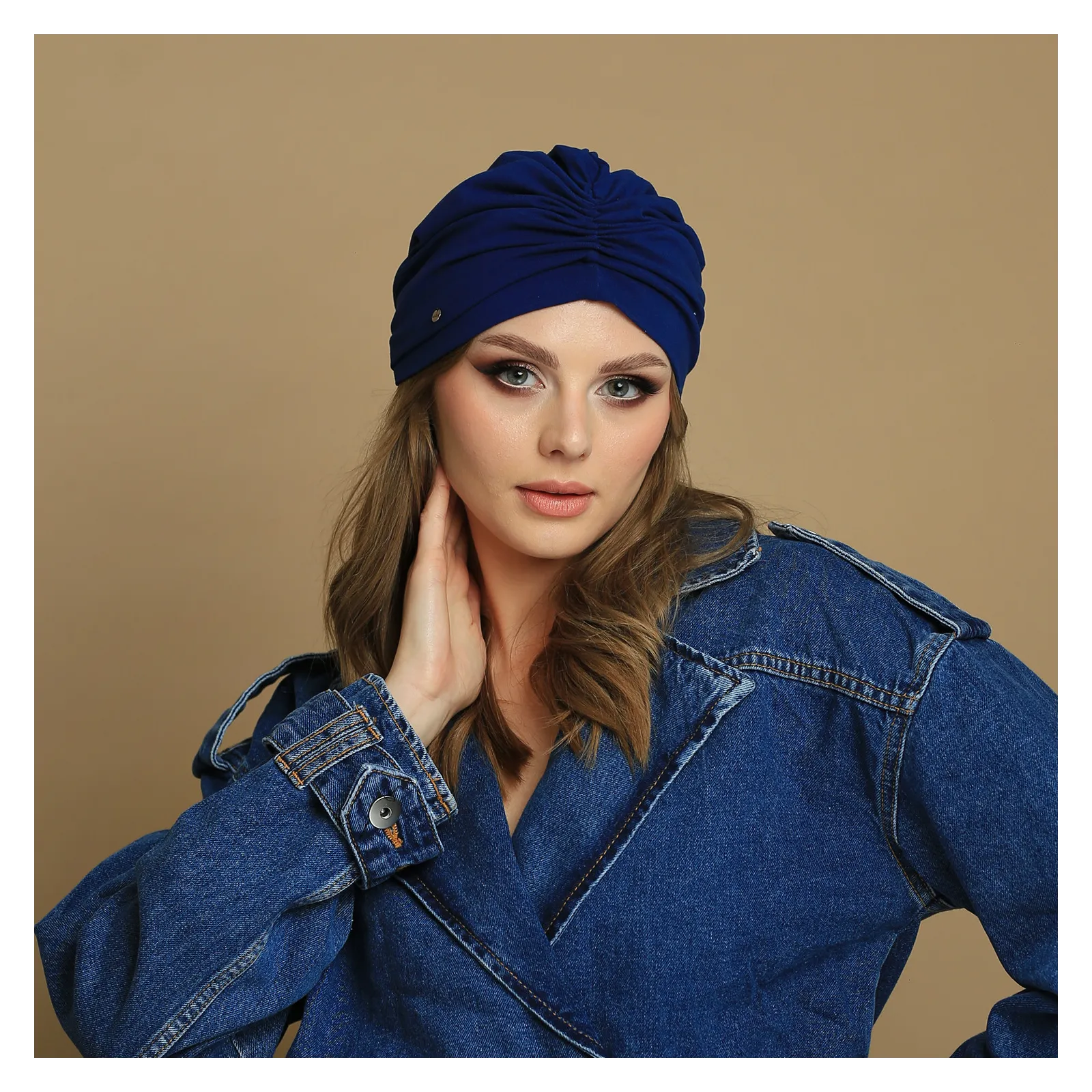 Granatowa czapka turban damski.