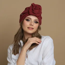 Turban z różą bordowy marsala z kreszowanej bawełny.