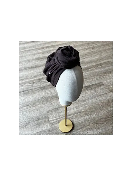 Muślinowy ozdobny turban z różą czekoladowy.