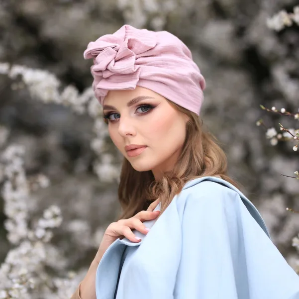 Ozdobna czapka-turban damska pudrowy róż.
