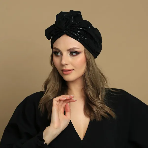 Czarny elegancki bawełniany turban z kokardą.
