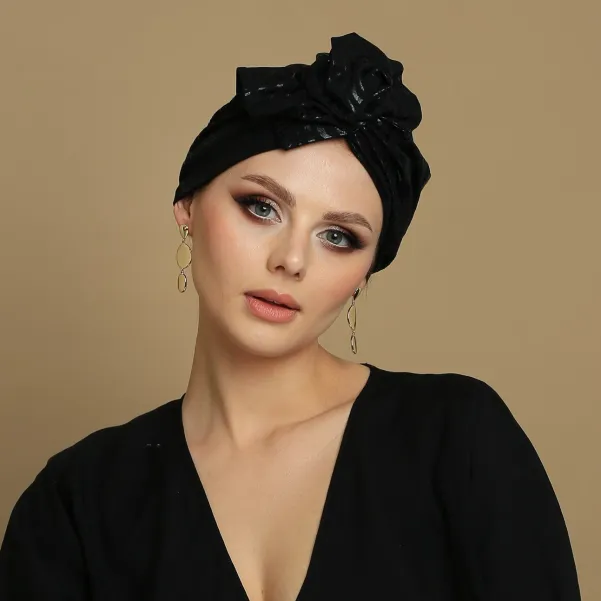 Czarny elegancki bawełniany turban z kokardą.
