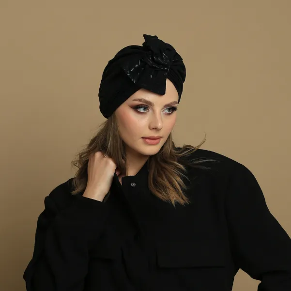 Czarny elegancki bawełniany turban z kokardą.