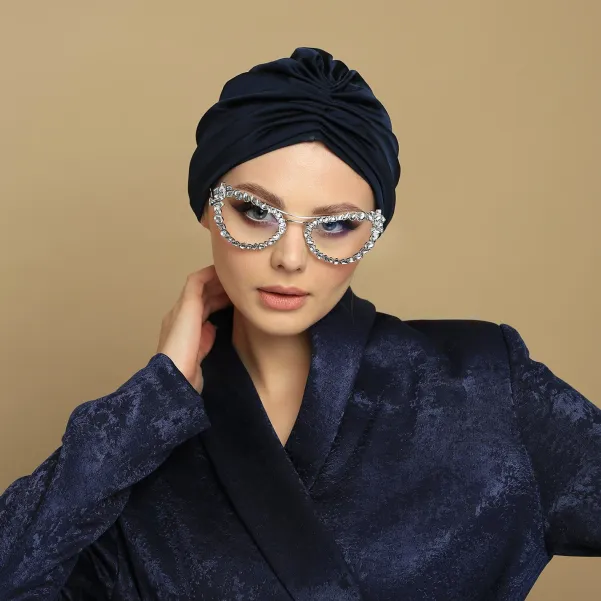 Granatowe nakrycie głowy czapka- turban kobiecy satynowy.