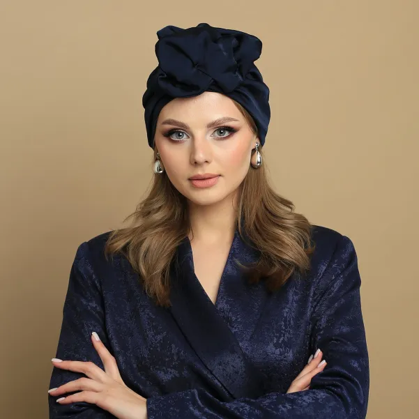 Ozdobny granatowy turban damski wieczorowy.