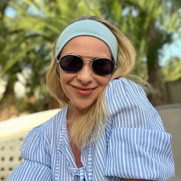 Modna elastyczna opaska damska szałwiowa.