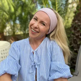 Modna elastyczna opaska na głowę brudny róż.