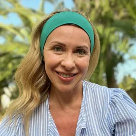 Zielona szeroka bawełniana damska opaska do włosów.