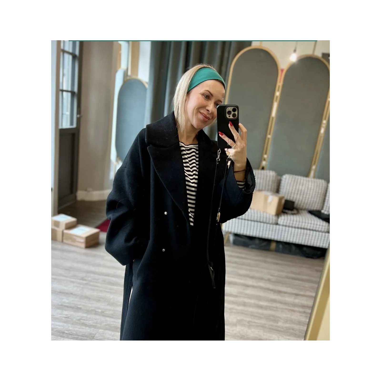 Zielona szeroka bawełniana damska opaska do włosów. Zielona szeroka bawełniana damska opaska do włosów.