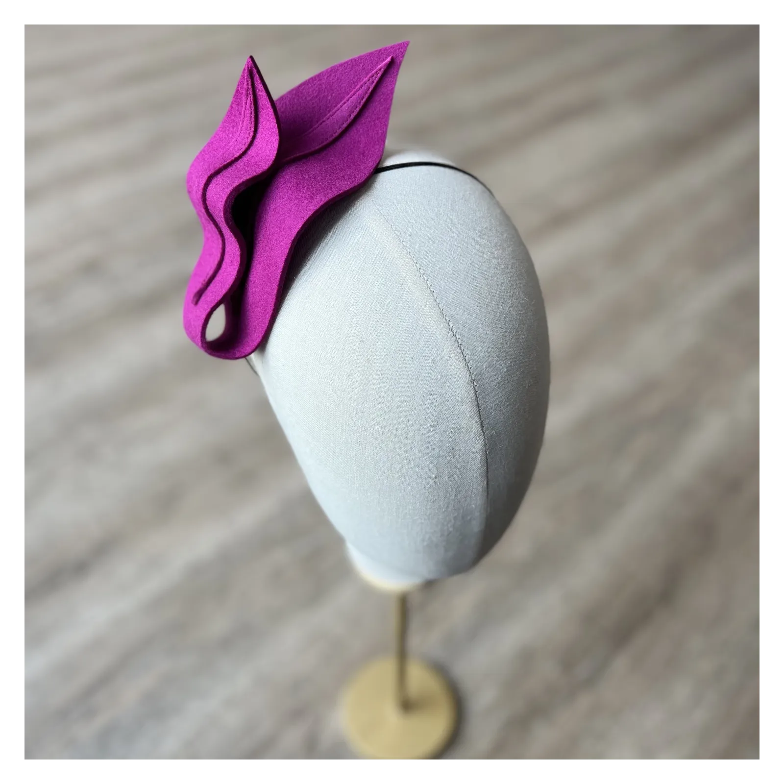 Fuksjowa ozdoba do włosów.