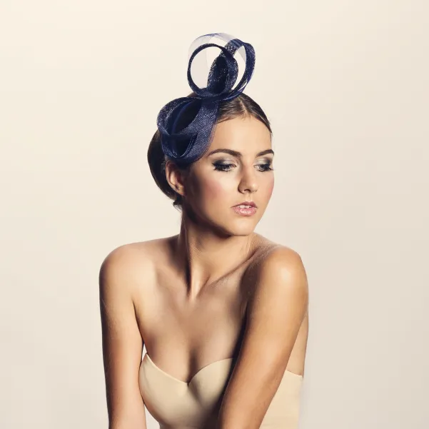 Geometryczny wieczorowy fascynator