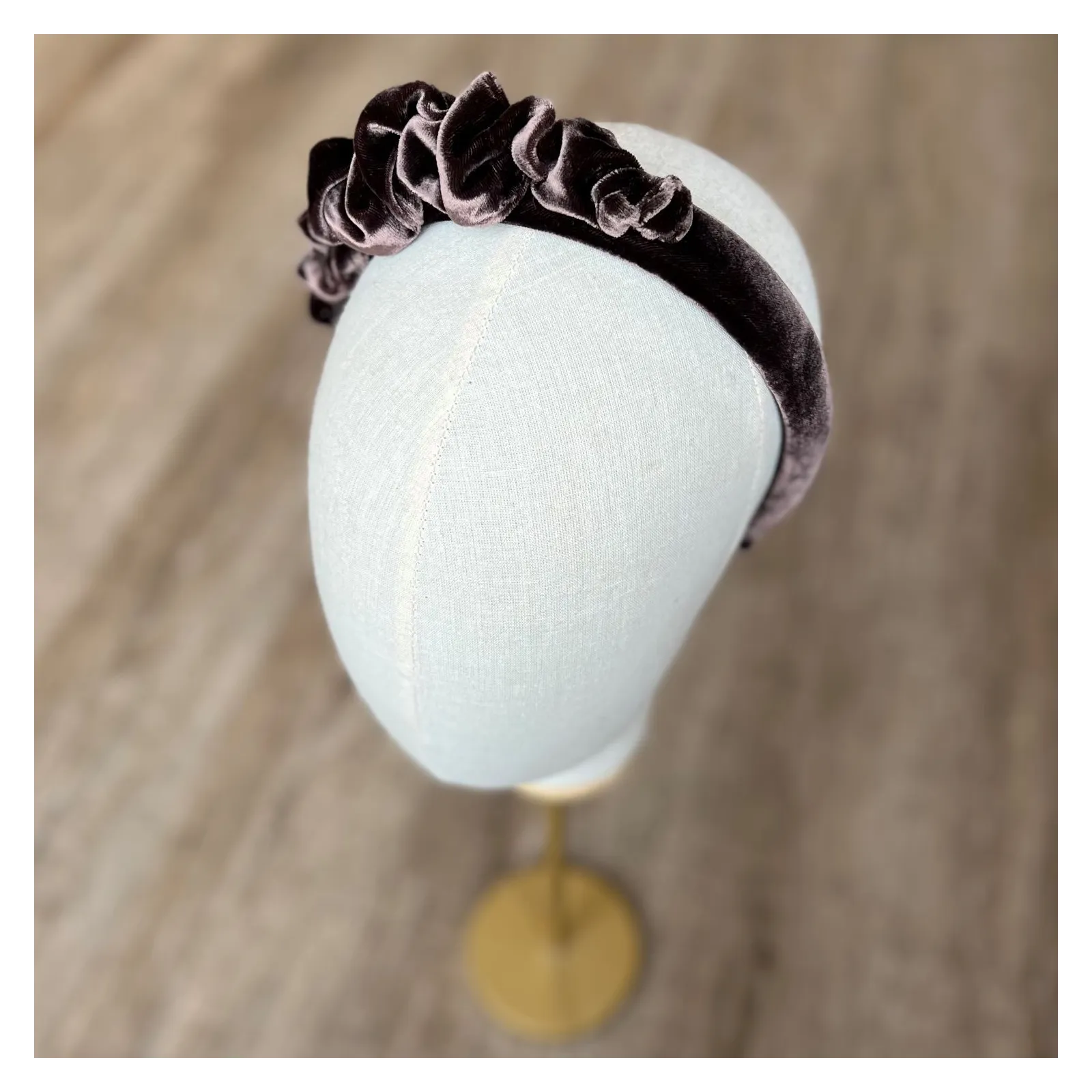 Opaska damska aksamitna, jedwabna brąz taupe.