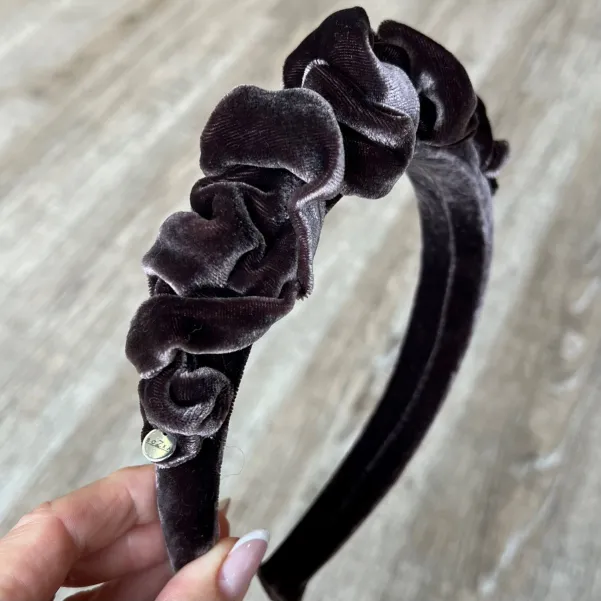 Burgudowa ozdobna opaska damska z aksamitu.