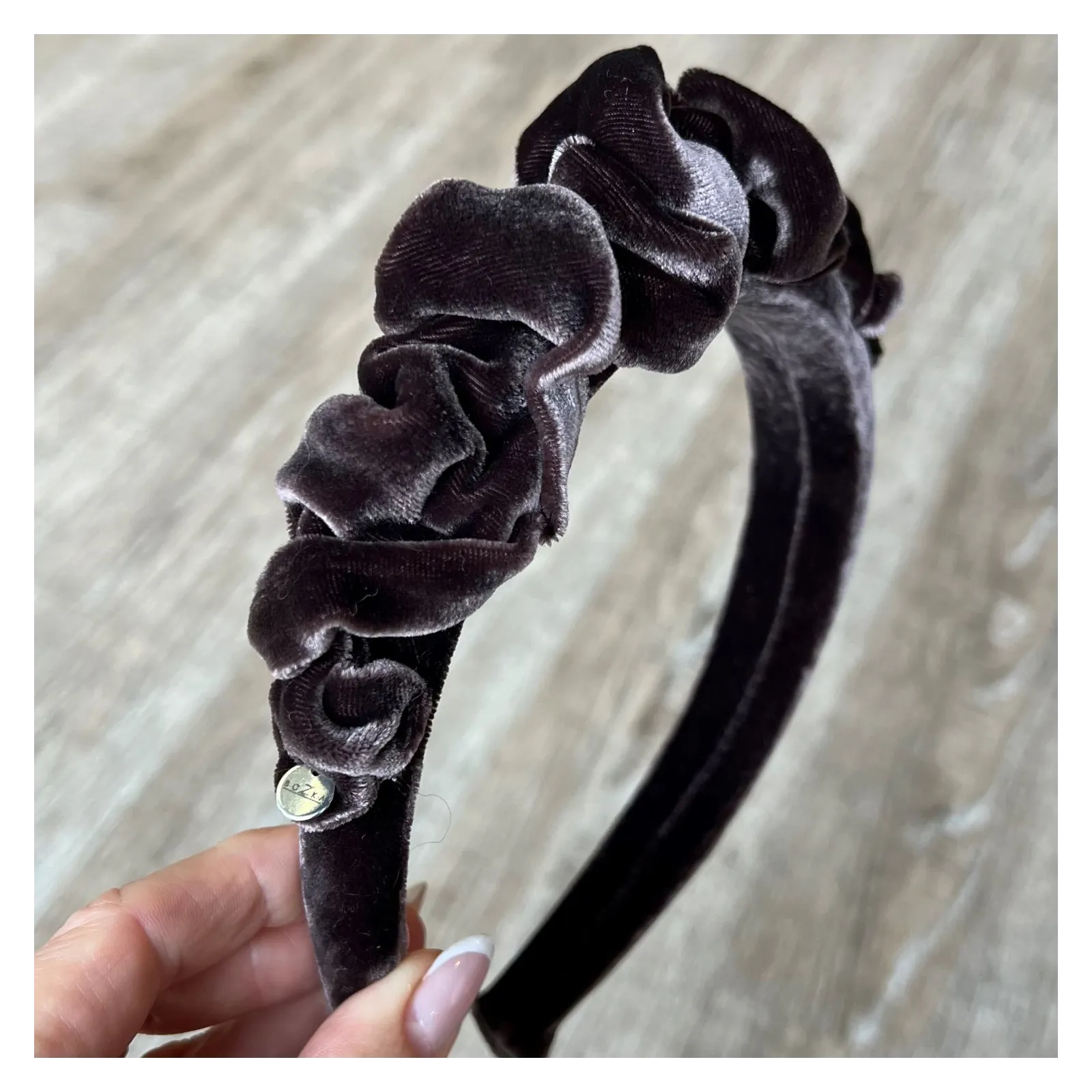 Opaska damska aksamitna, jedwabna brąz taupe.