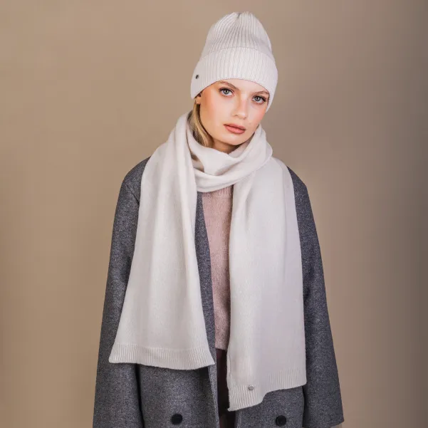 Czapka z szalikiem na zimę z wełny i kaszmiru, kremowy komplet. Czapka z szalikiem na zimę z wełny i kaszmiru, kremowy komplet.