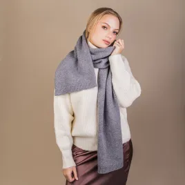 Szal szary, długi, wełniano-kaszmirowy.