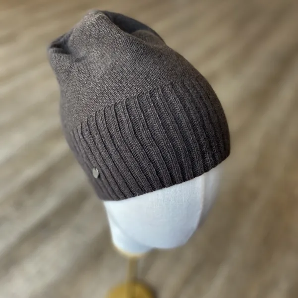 Cienka czapka wełniano-kaszmirowa brązowa