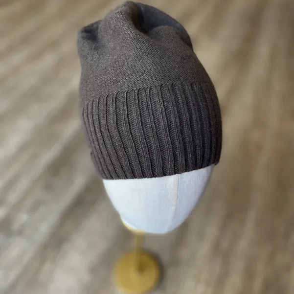 Cienka czapka wełniano-kaszmirowa brązowa