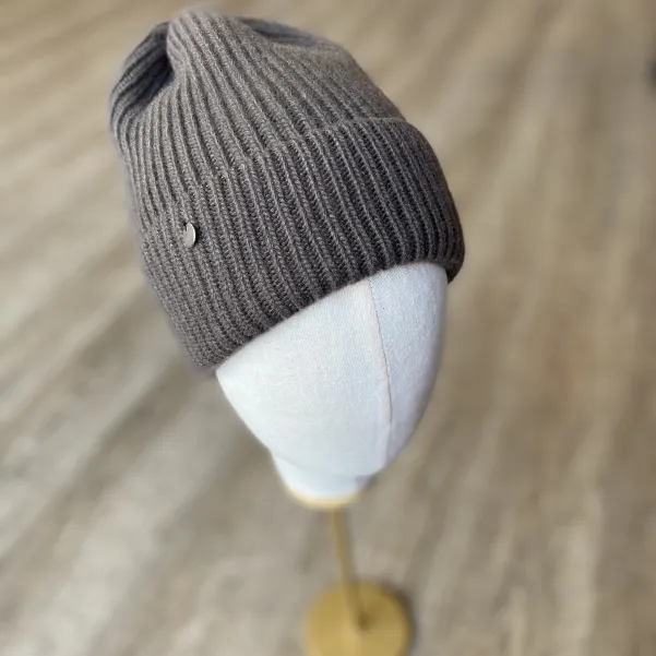 Prążkowana czapka wełniano-kaszmirowa brązowa