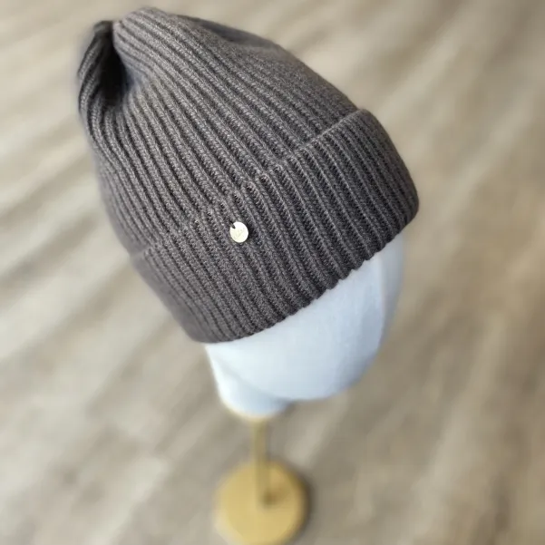 Prążkowana czapka wełniano-kaszmirowa brązowa