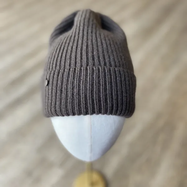 Prążkowana czapka wełniano-kaszmirowa brązowa