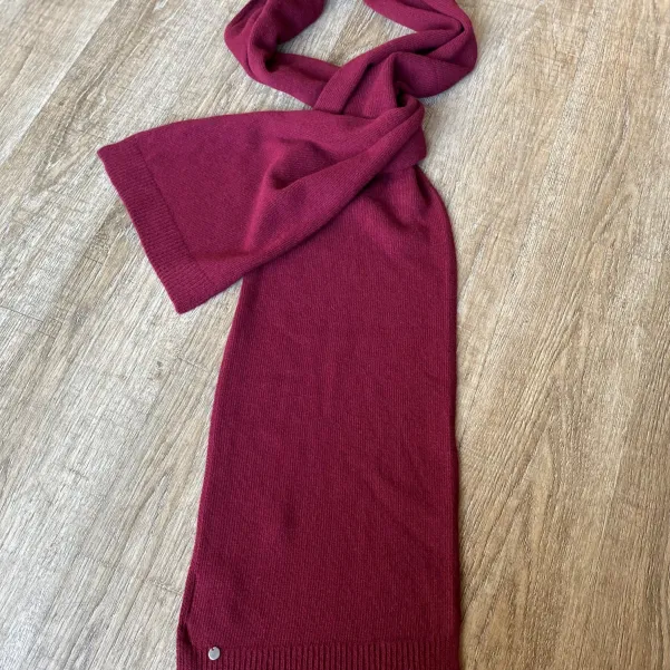 Szal bordo, długi, wełniano-kaszmirowy.