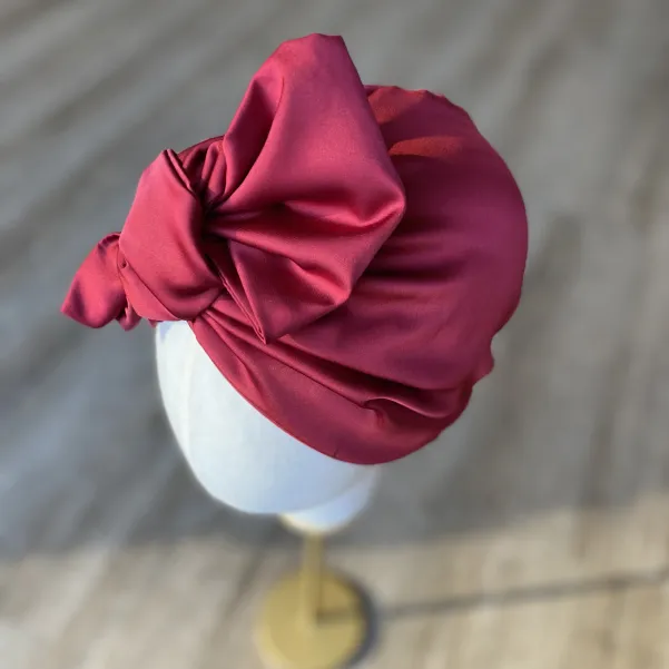 Stylowy turban na włosy satynowy z kokardą bordowy