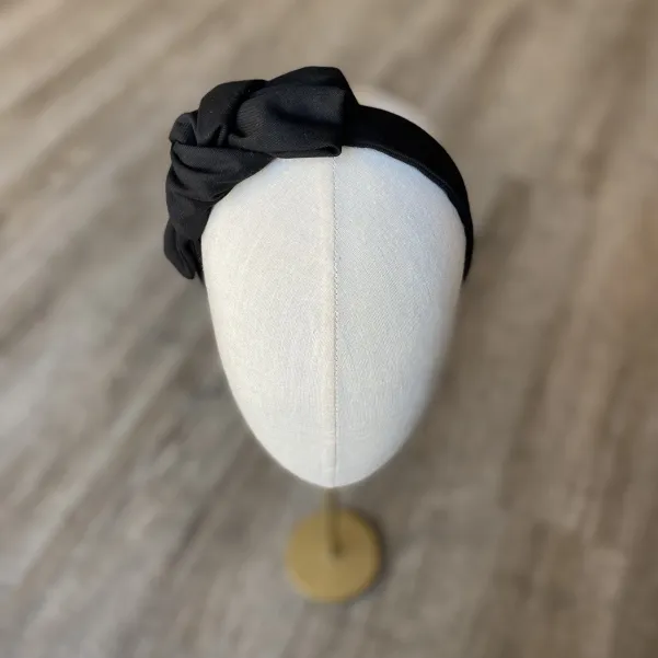 Urocza uniwersalna opaska czarna kokarda