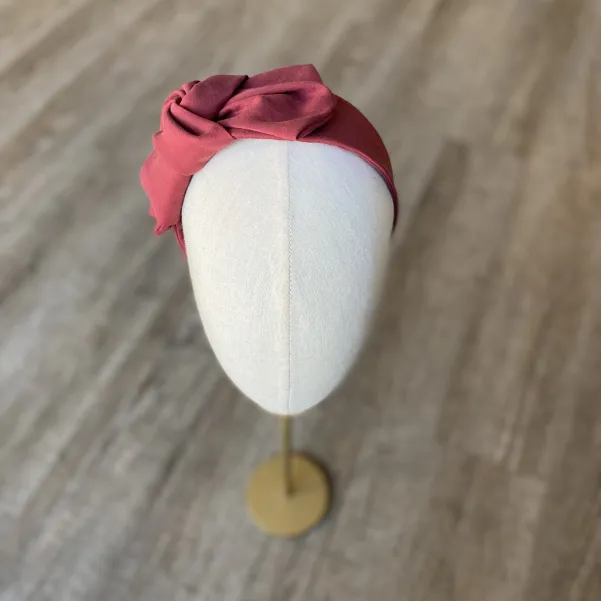 Szeroka opaska z kokardą w kolorze bordowym Szeroka opaska z kokardą w kolorze bordowym