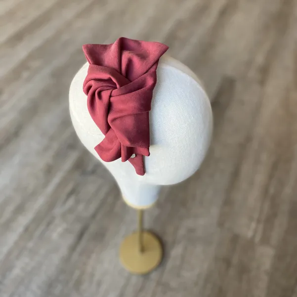 Szeroka opaska z kokardą w kolorze bordowym Szeroka opaska z kokardą w kolorze bordowym