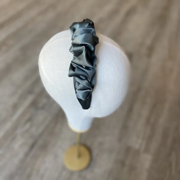 Elegancka opaska damska satynowa oliwkowa