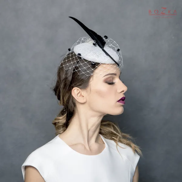 Czarno-biały ślubny toczek.