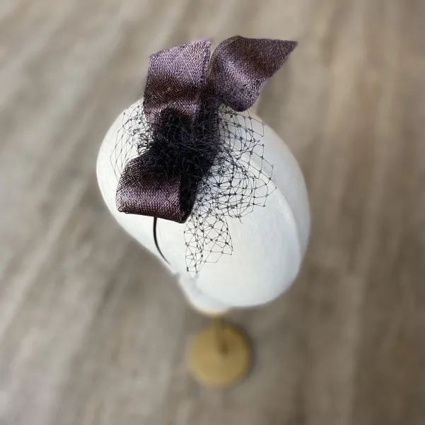 Wytworna ozdoba do włosów nieoczywisty brąz z woalką Wytworna ozdoba do włosów nieoczywisty brąz z woalką