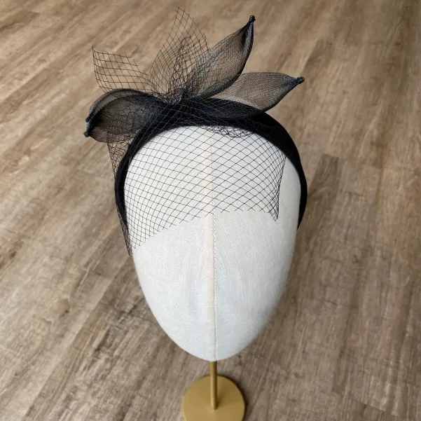 Czarny, wieczorowy fascynator na głowę Czarny, wieczorowy fascynator na głowę