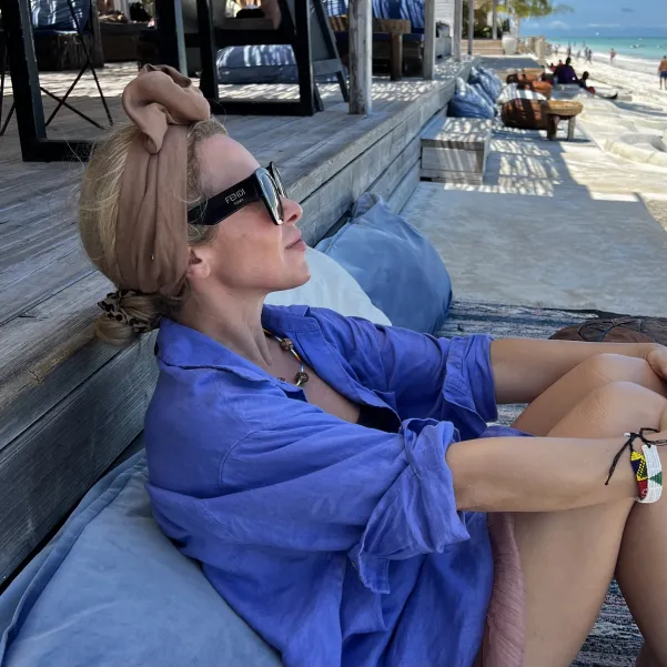 Lniana opaska turban w naturalnym odcieniu nude.