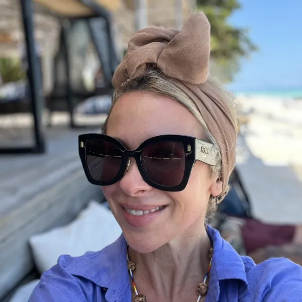 Lniana opaska turban w naturalnym odcieniu nude.