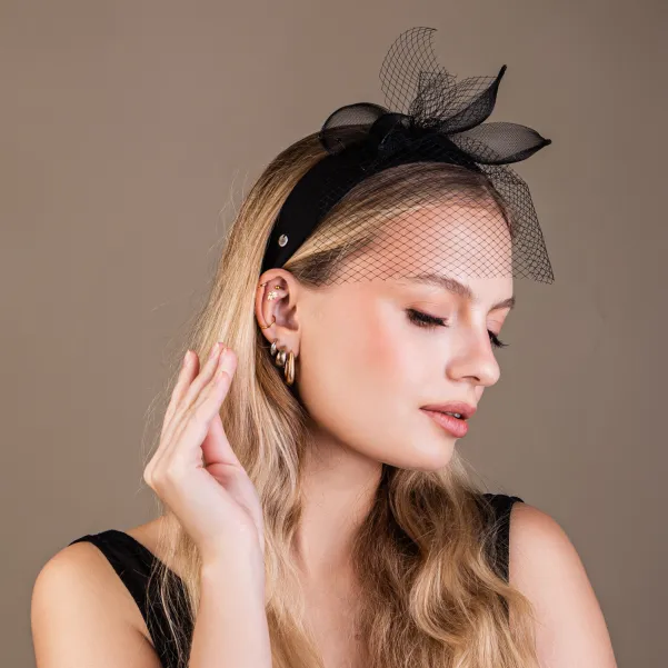 Czarny, wieczorowy fascynator na głowę Czarny, wieczorowy fascynator na głowę