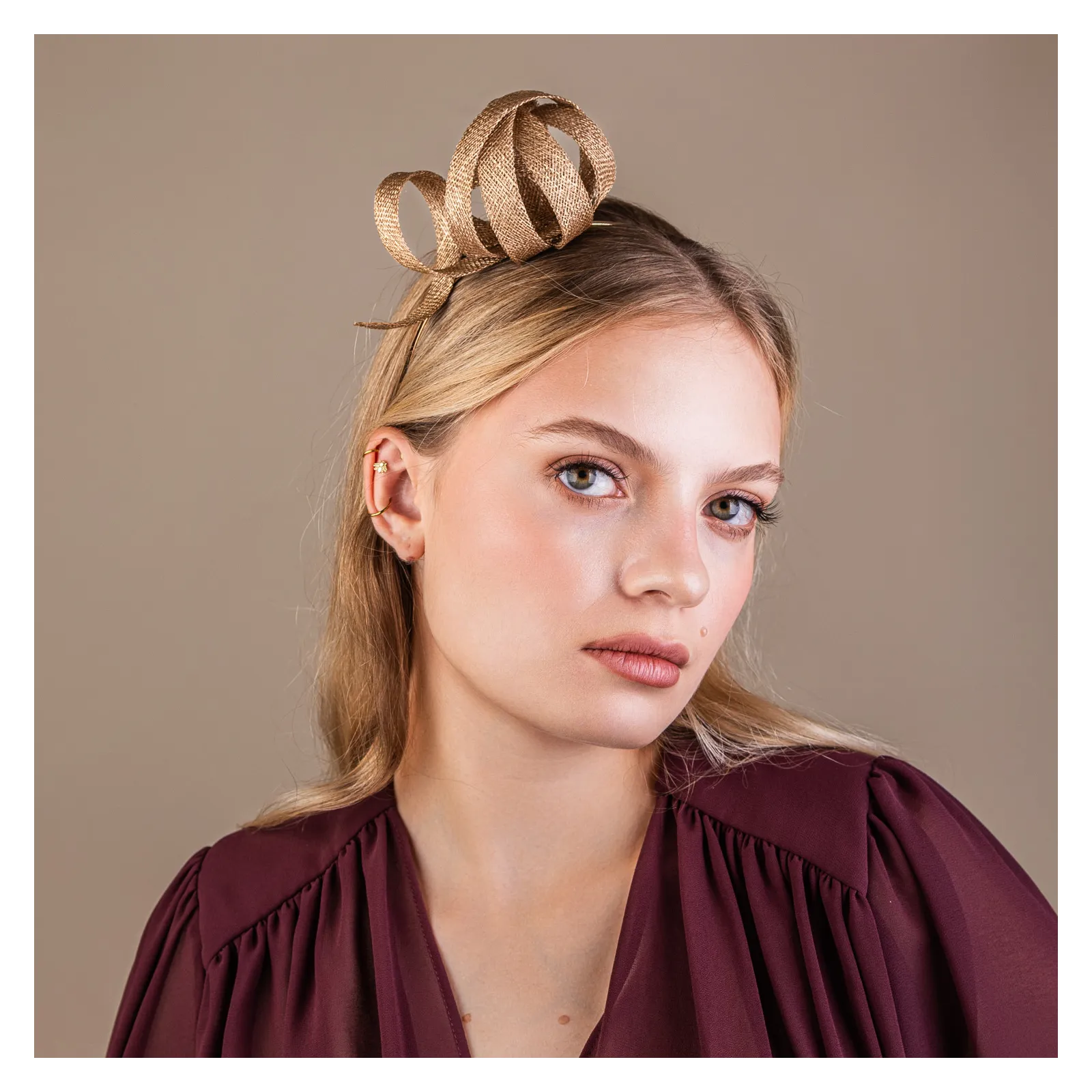 Złota ozdoba do włosów kulka na opasce