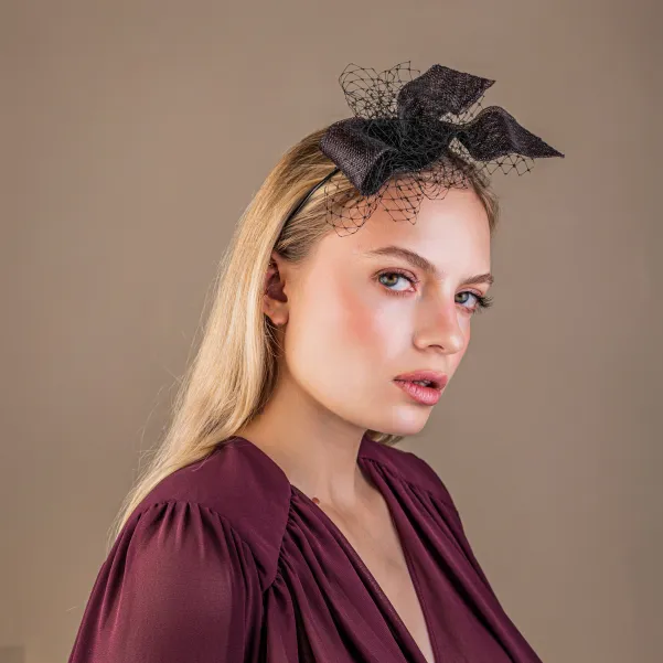 Wytworna ozdoba do włosów nieoczywisty brąz z woalką Wytworna ozdoba do włosów nieoczywisty brąz z woalką