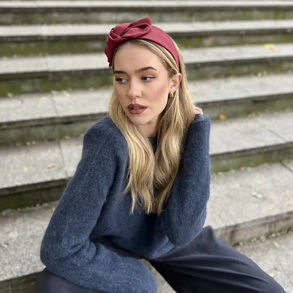 Szeroka opaska z kokardą w kolorze bordowym Szeroka opaska z kokardą w kolorze bordowym