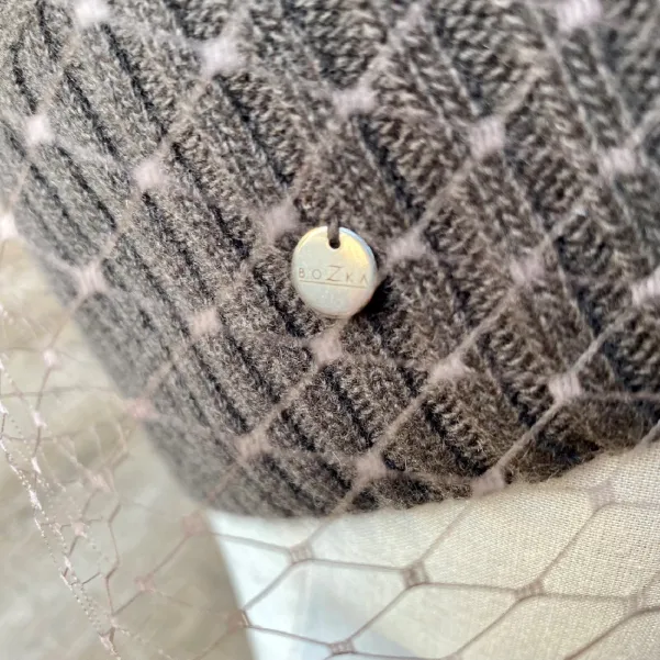 Kaszmirowo-wełniana czapka z woalką brązowa taupe