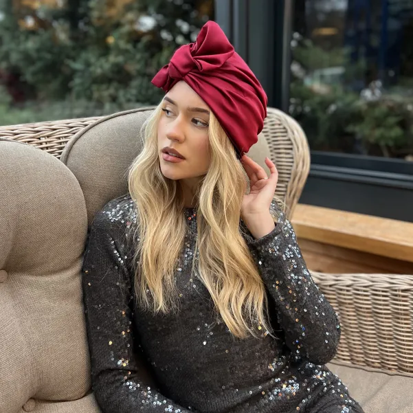 Stylowy turban na włosy satynowy z kokardą bordowy