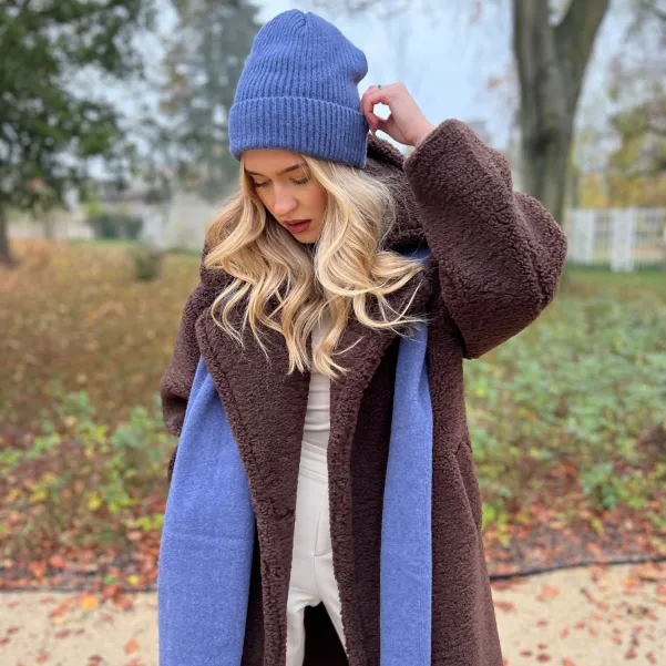 Zimowy wełniany set niebieska czapka z szalem.
