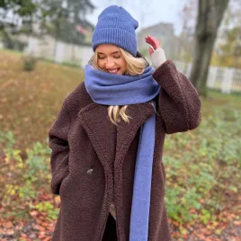 Zimowy wełniany set niebieska czapka z szalem.