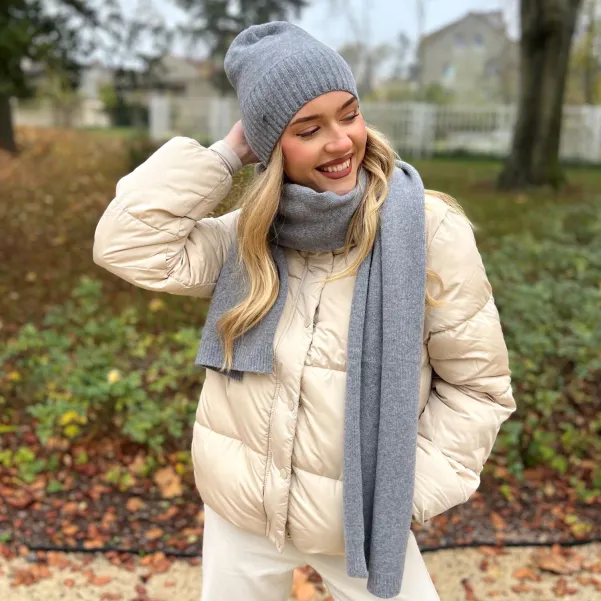 Szal szary, długi, wełniano-kaszmirowy.