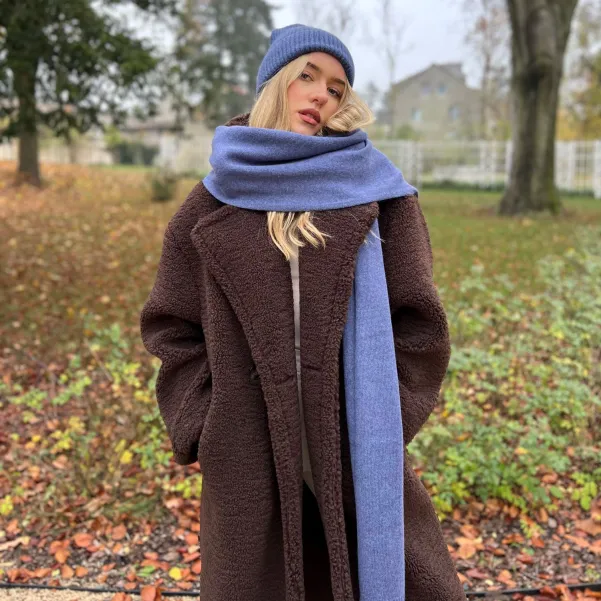 Szal niebieski, długi, ciepły wełna z kaszmirem. Szal niebieski, długi, ciepły wełna z kaszmirem.