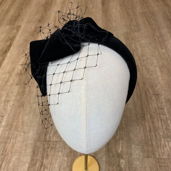 Gruba aksamitna wieczorowa opaska damska. Gruba aksamitna wieczorowa opaska damska.