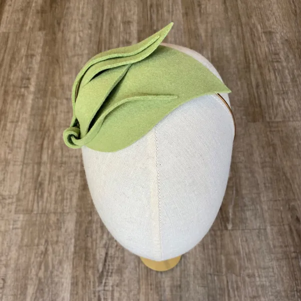 Zielona ozdoba na głowę mini toczek łezka.